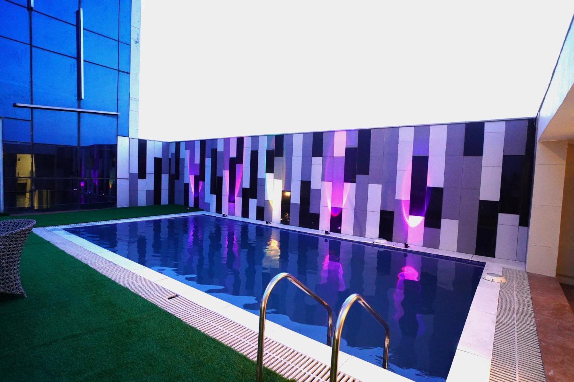 Hotel Sakura Gold Гургаон Екстериор снимка