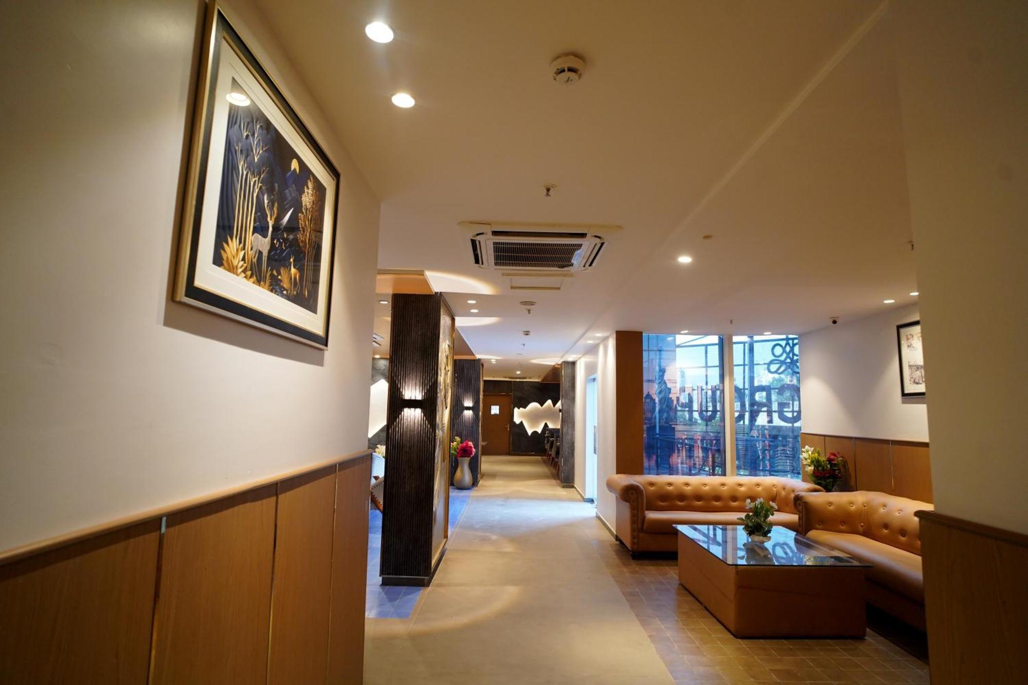 Hotel Sakura Gold Гургаон Екстериор снимка