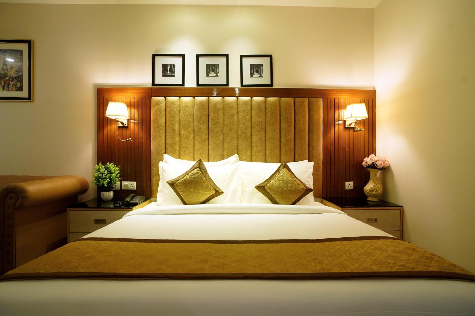 Hotel Sakura Gold Гургаон Екстериор снимка