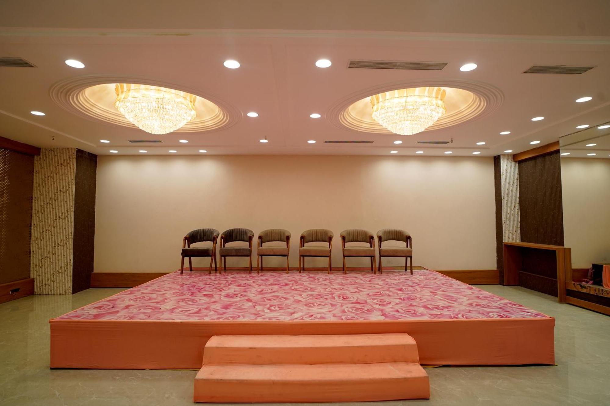 Hotel Sakura Gold Гургаон Екстериор снимка