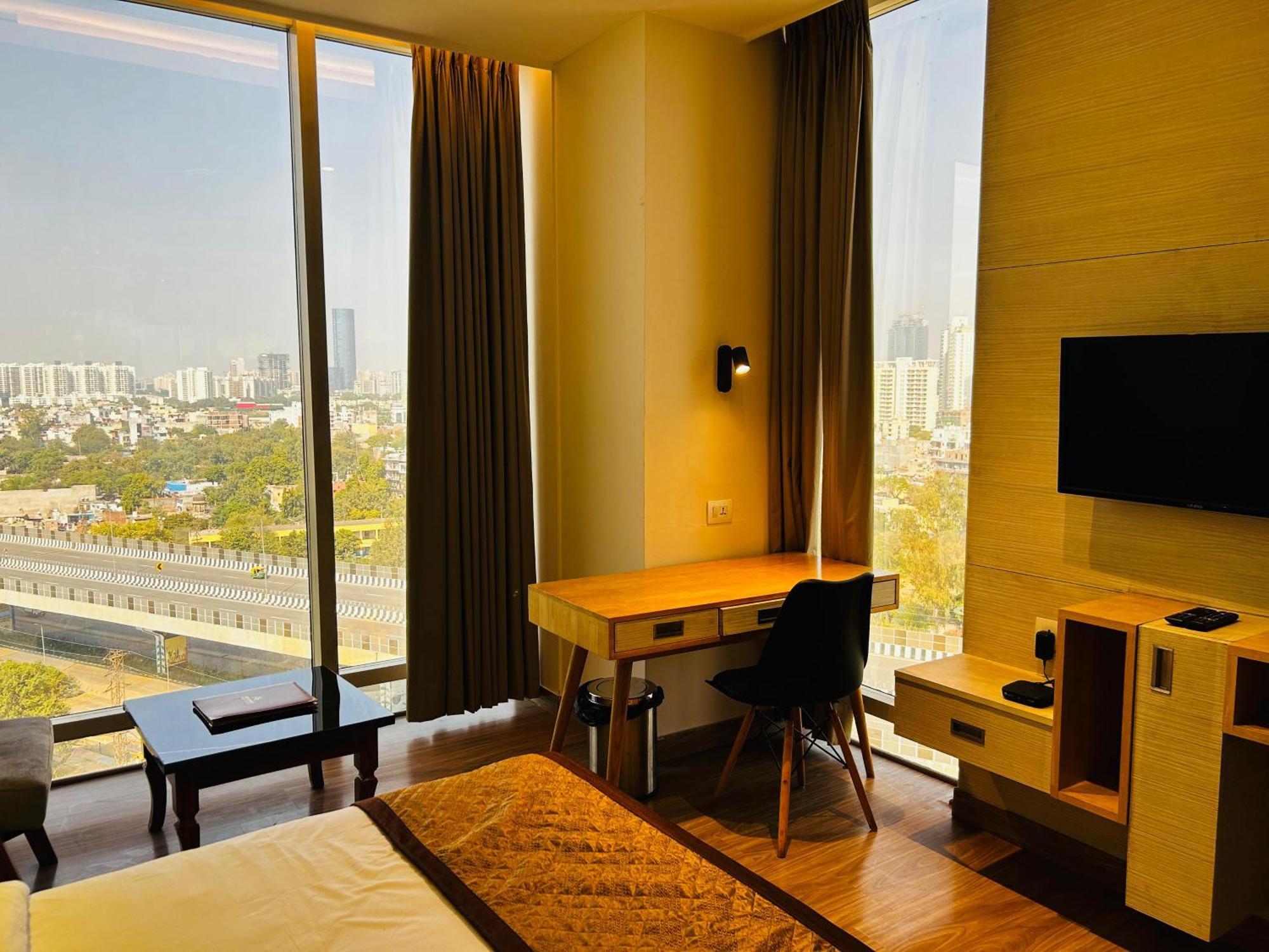 Hotel Sakura Gold Гургаон Екстериор снимка
