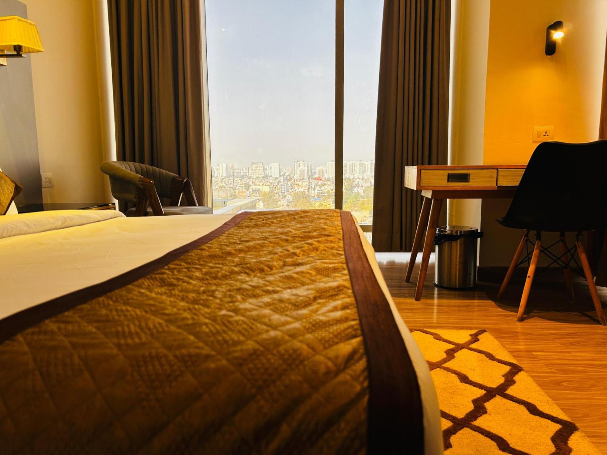 Hotel Sakura Gold Гургаон Екстериор снимка